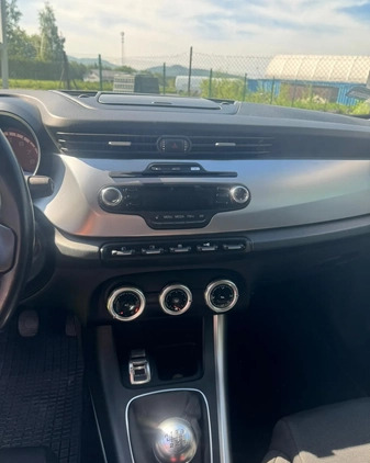 Alfa Romeo Giulietta cena 27000 przebieg: 105000, rok produkcji 2011 z Biała małe 106